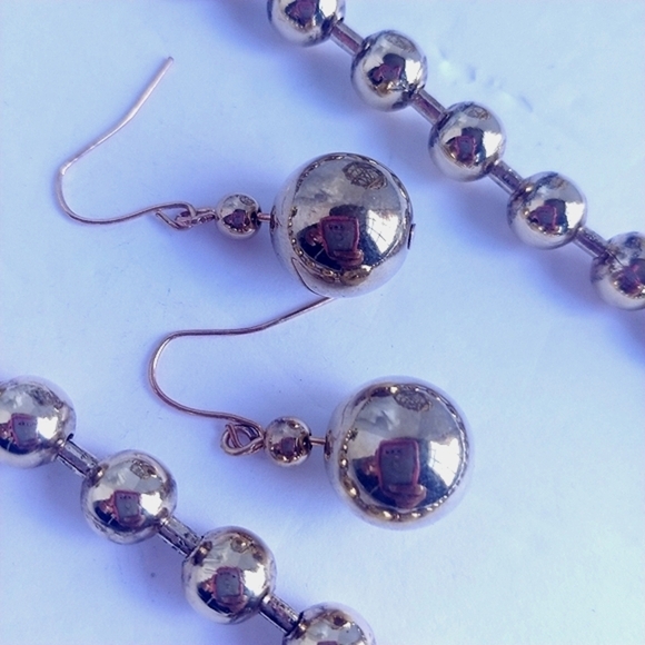 Gold Chain with Black Stone Teardrop Necklace Earrings Set - Picture 3 of 5